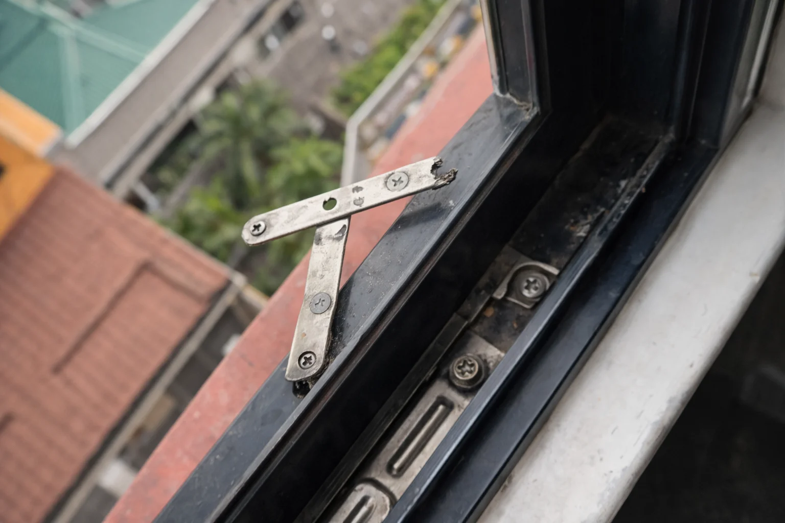 Hinge and friction stay repairs main graphic created for Cii Double Glazing